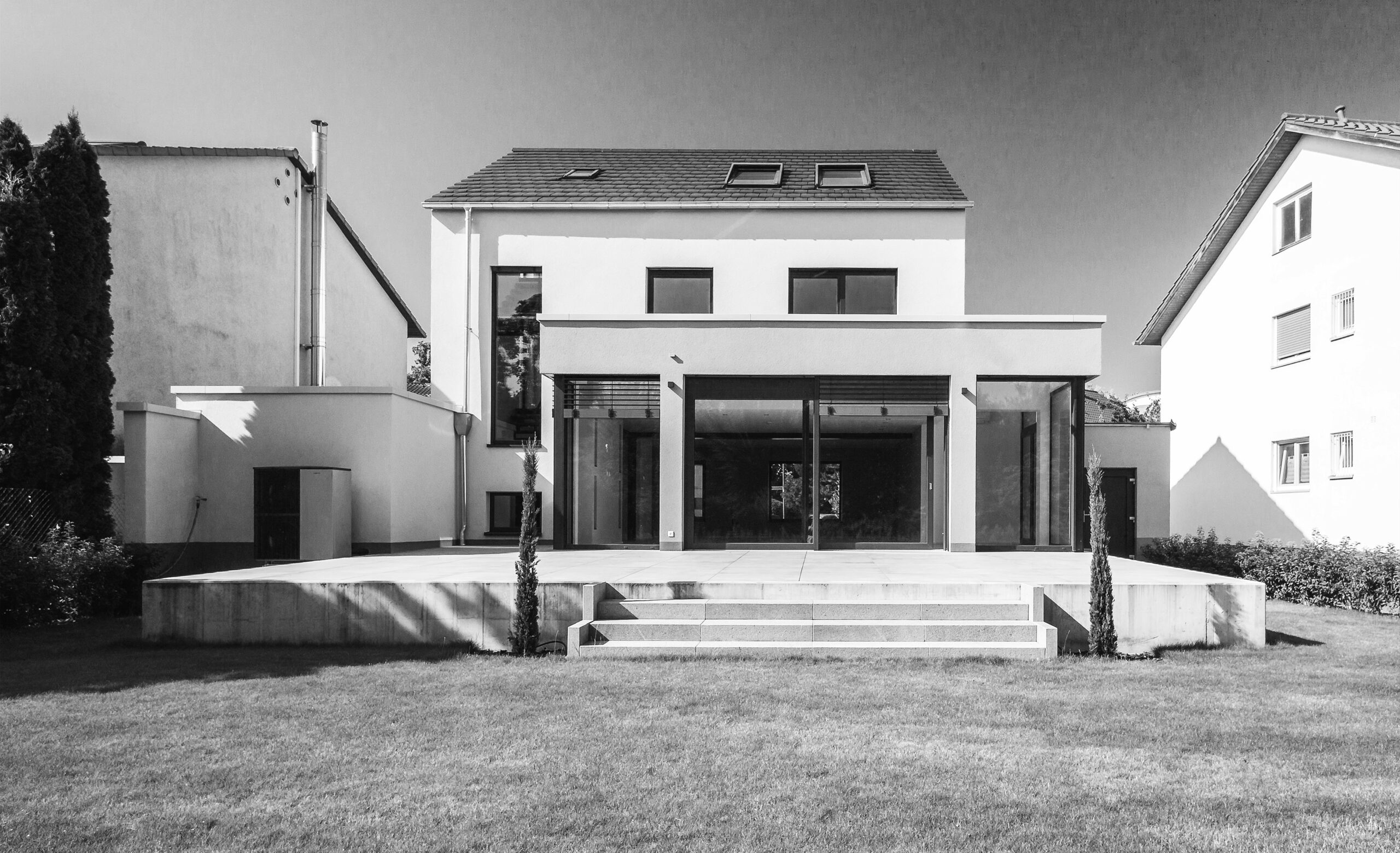 Anbau zur Wohnraumerweiterung Einfamilienhaus in Schwetzingen Bei diesem Projekt handelte es sich um eine Kernsanierung und einen Umbau in Form eines Anbaus zur Wohnraumerweiterung.