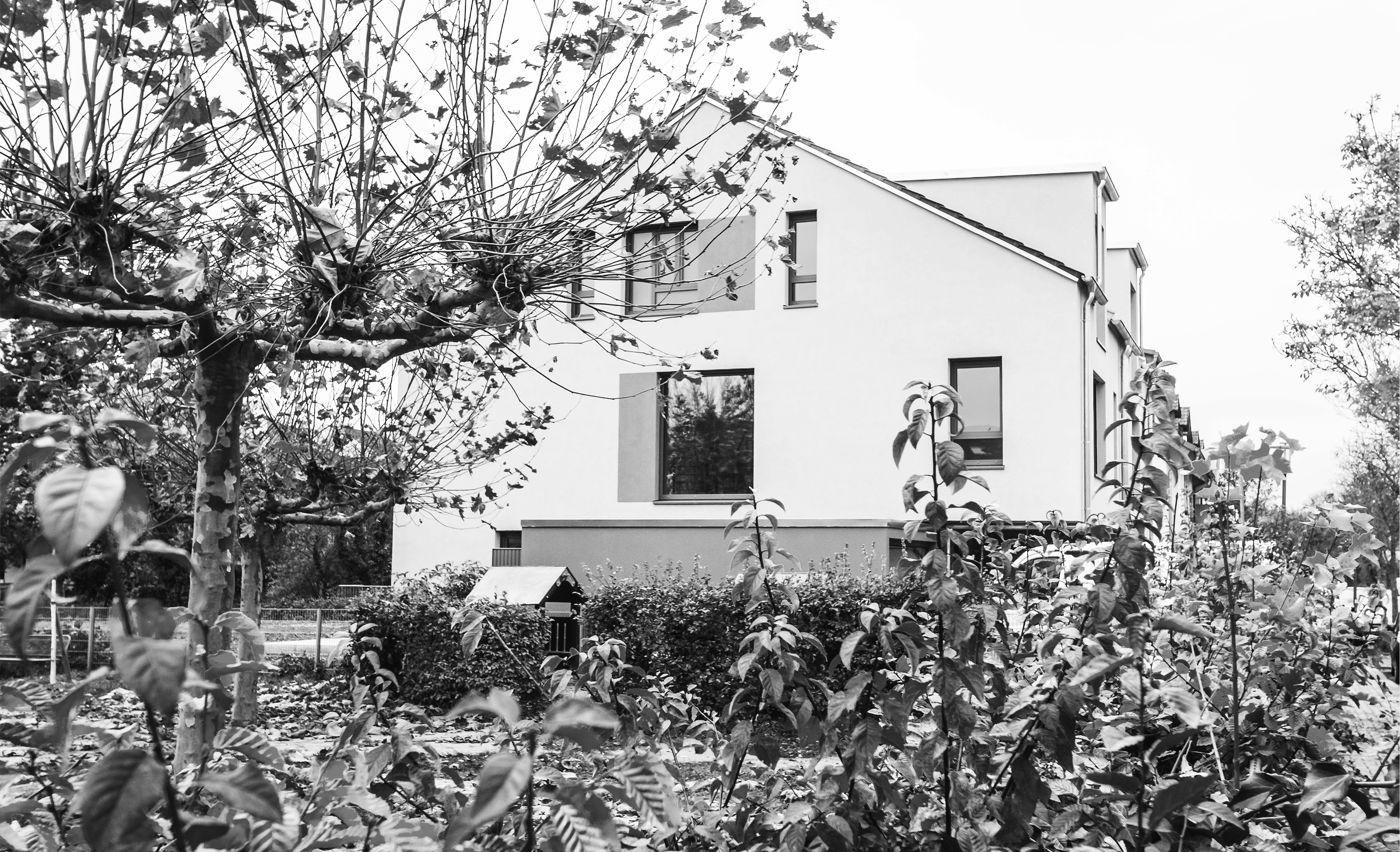 Doppelhaus In SCHWETZINGEN Bei diesem Projekt wurden die Geschosse über eine großzügige Galerie verknüpft.